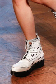 Spring/Summer 2018 “Henri’s Last Chance” Bottes En Cuir Hand-Drawn by Henri Alexander Levy