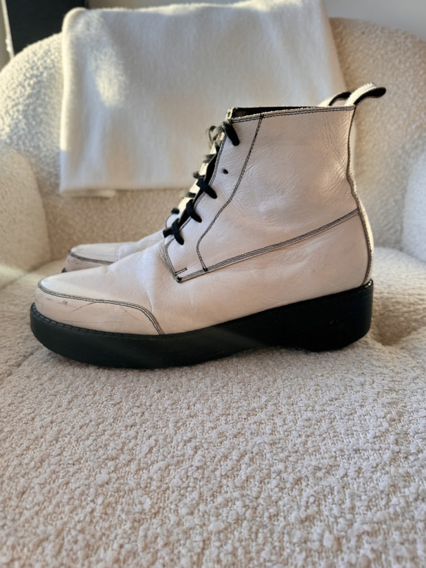 Spring/Summer 2018 “Henri’s Last Chance” Bottes En Cuir Hand-Drawn by Henri Alexander Levy