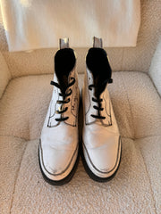 Spring/Summer 2018 “Henri’s Last Chance” Bottes En Cuir Hand-Drawn by Henri Alexander Levy